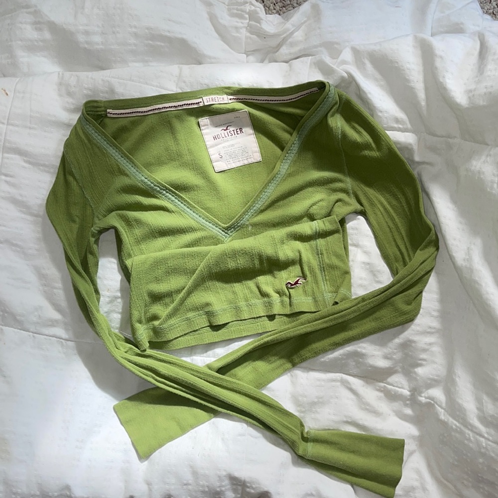 green hollister long sleeves top